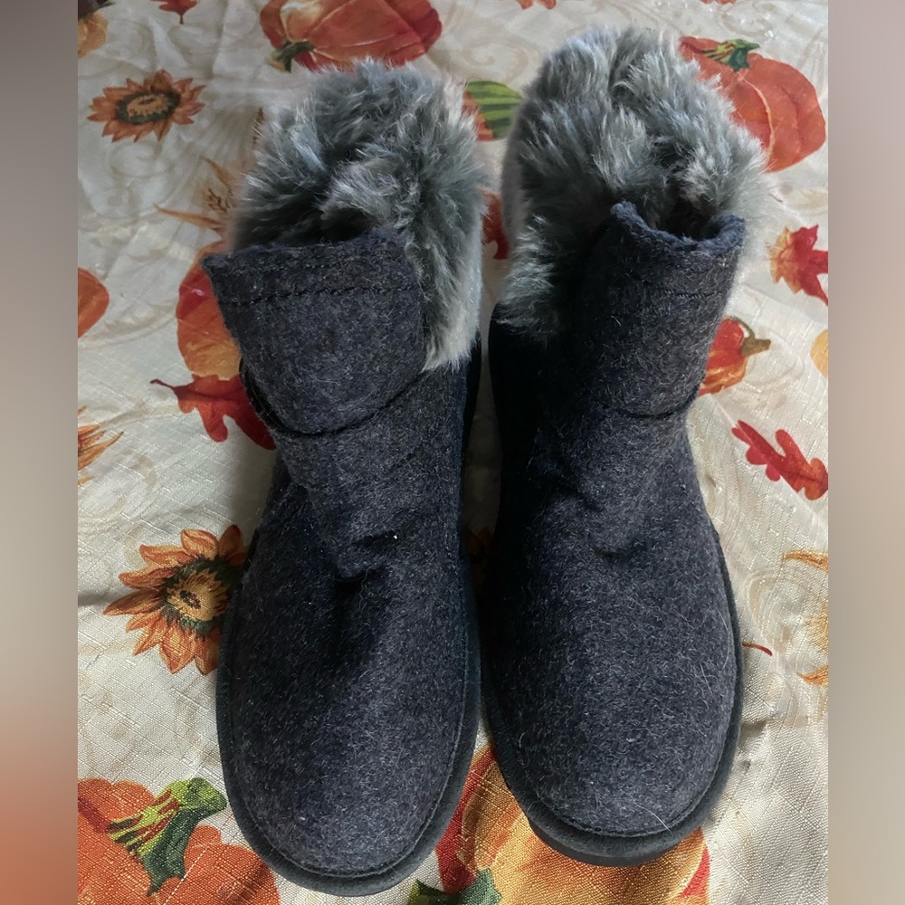 Bearpaw boots size 8 Like NEW